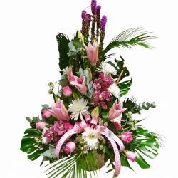 Cesta floral de flores...